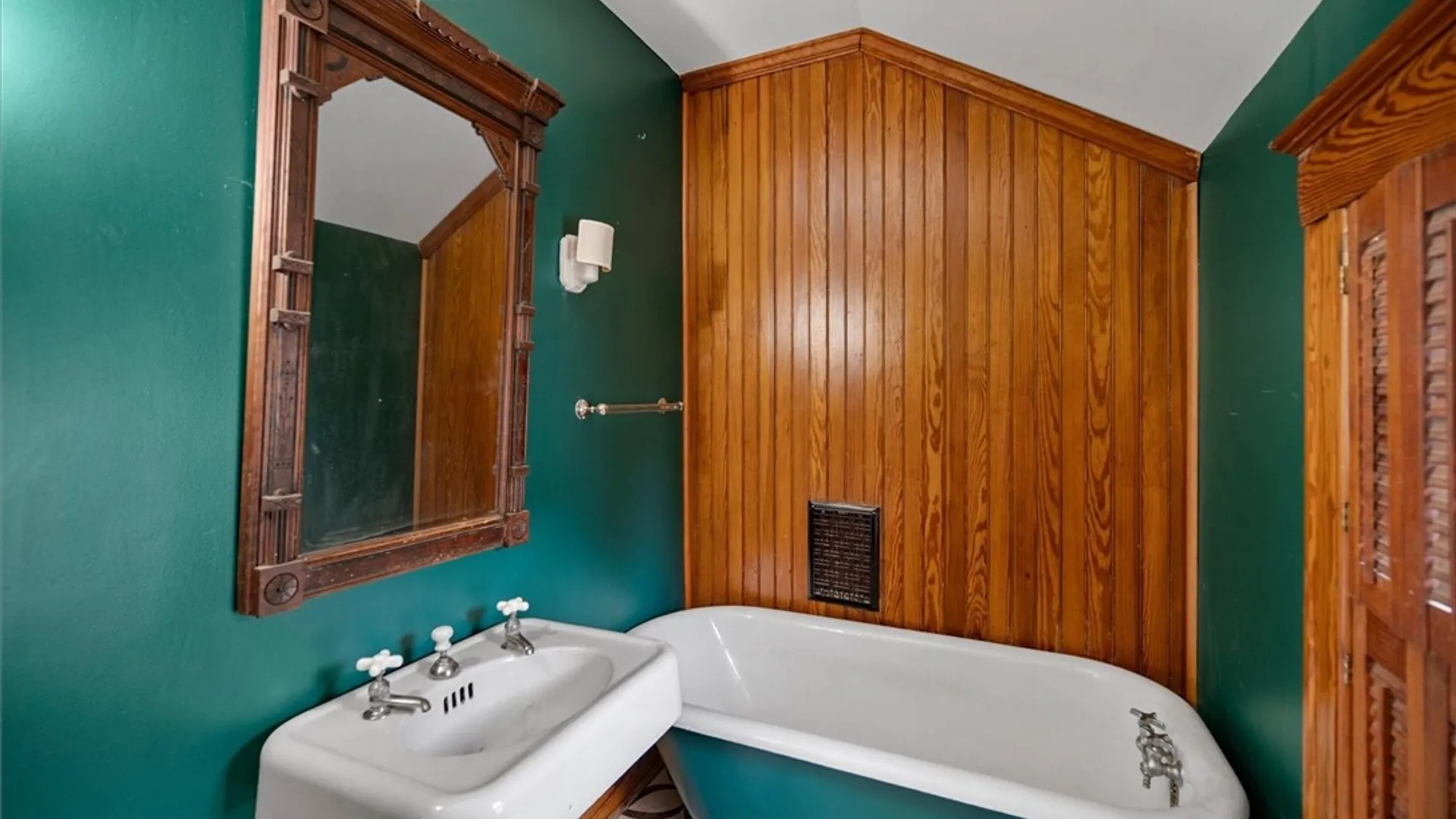 Property at 233 W Walnut Street, Oneida, NY 13421 27