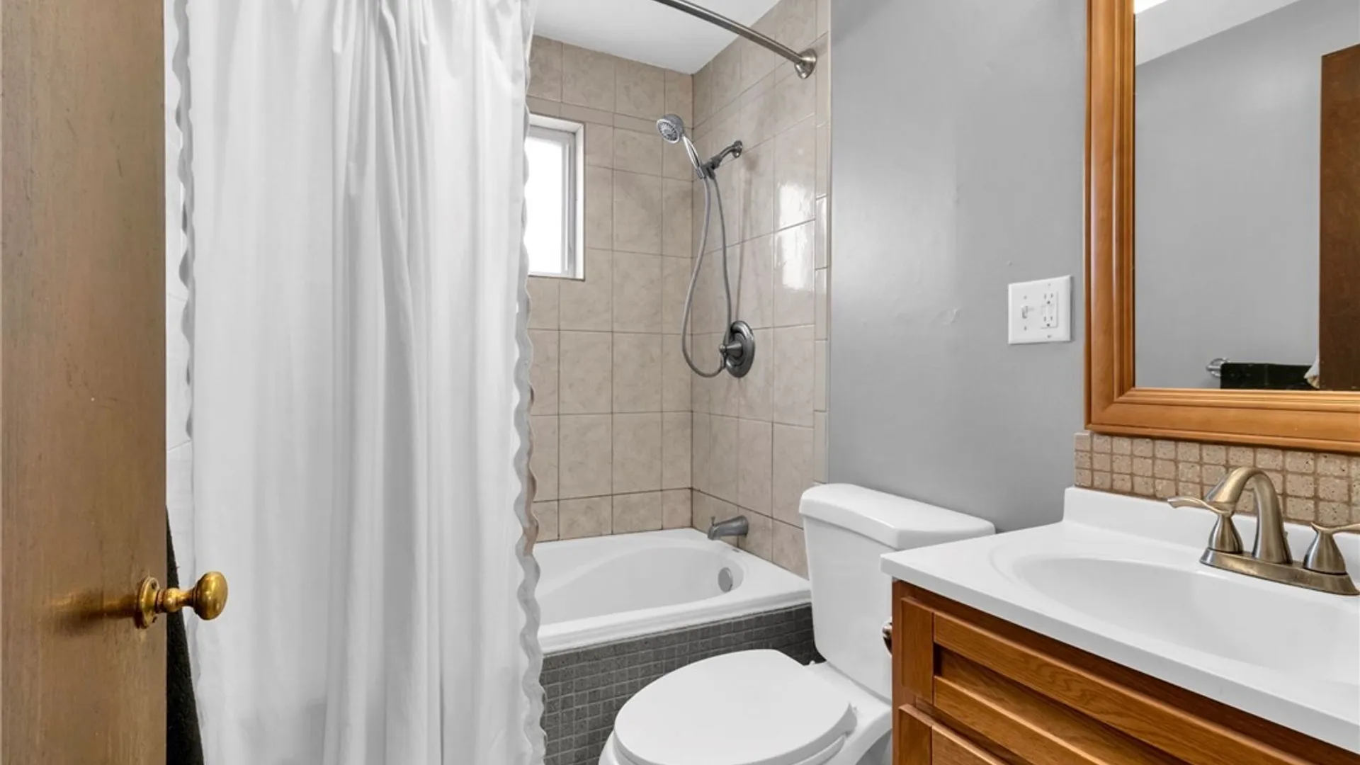 Property at 190 Whitehall Avenue, Buffalo, NY 14220 14