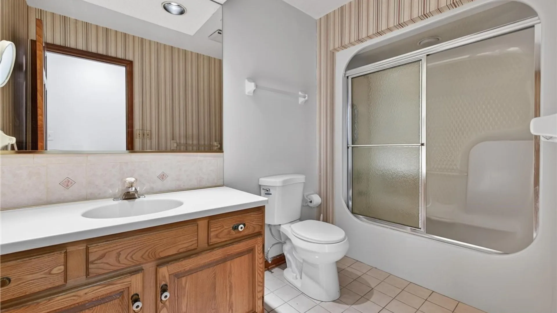 Property at 232 Niagara Shore Drive, Tonawanda, NY 14150 20