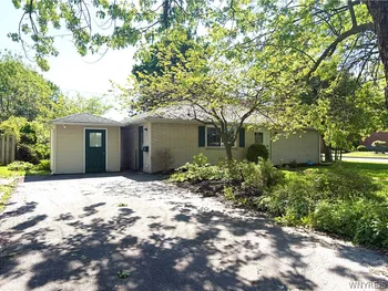 700 Park Avenue, Ridgeway, NY 14103