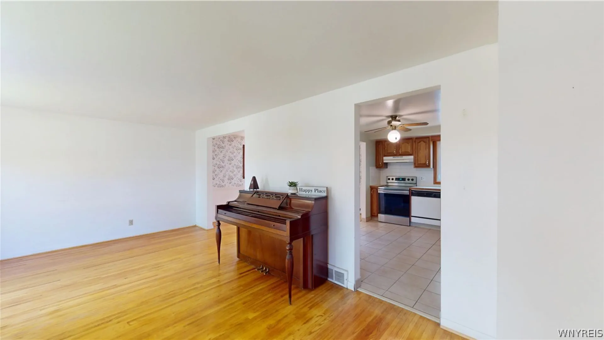 Property at 44 Greenfield Drive, Tonawanda, NY 14150 8