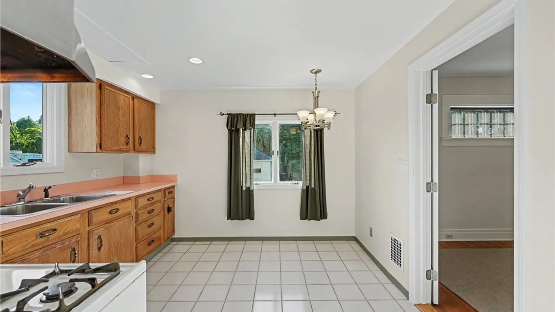 Property at 14 Field Avenue, Lancaster, NY 14086 12