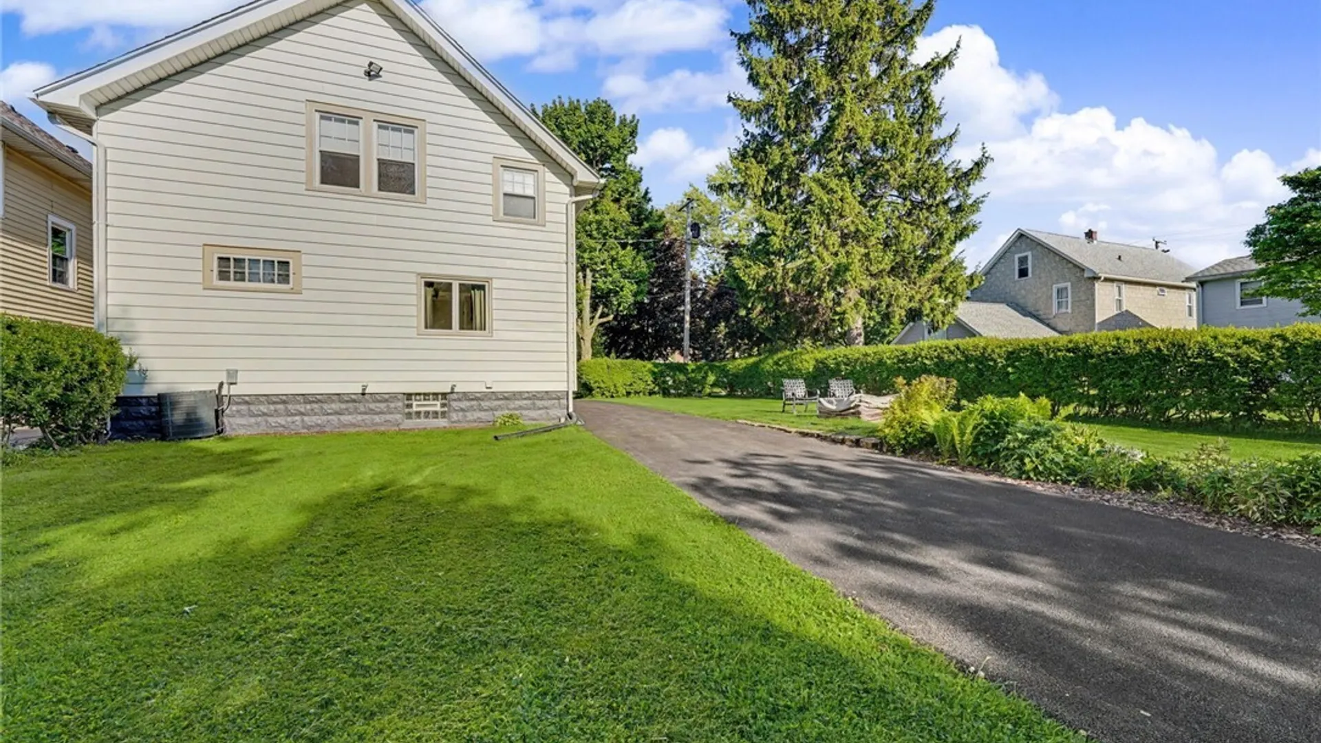 Property at 14 Field Avenue, Lancaster, NY 14086 24