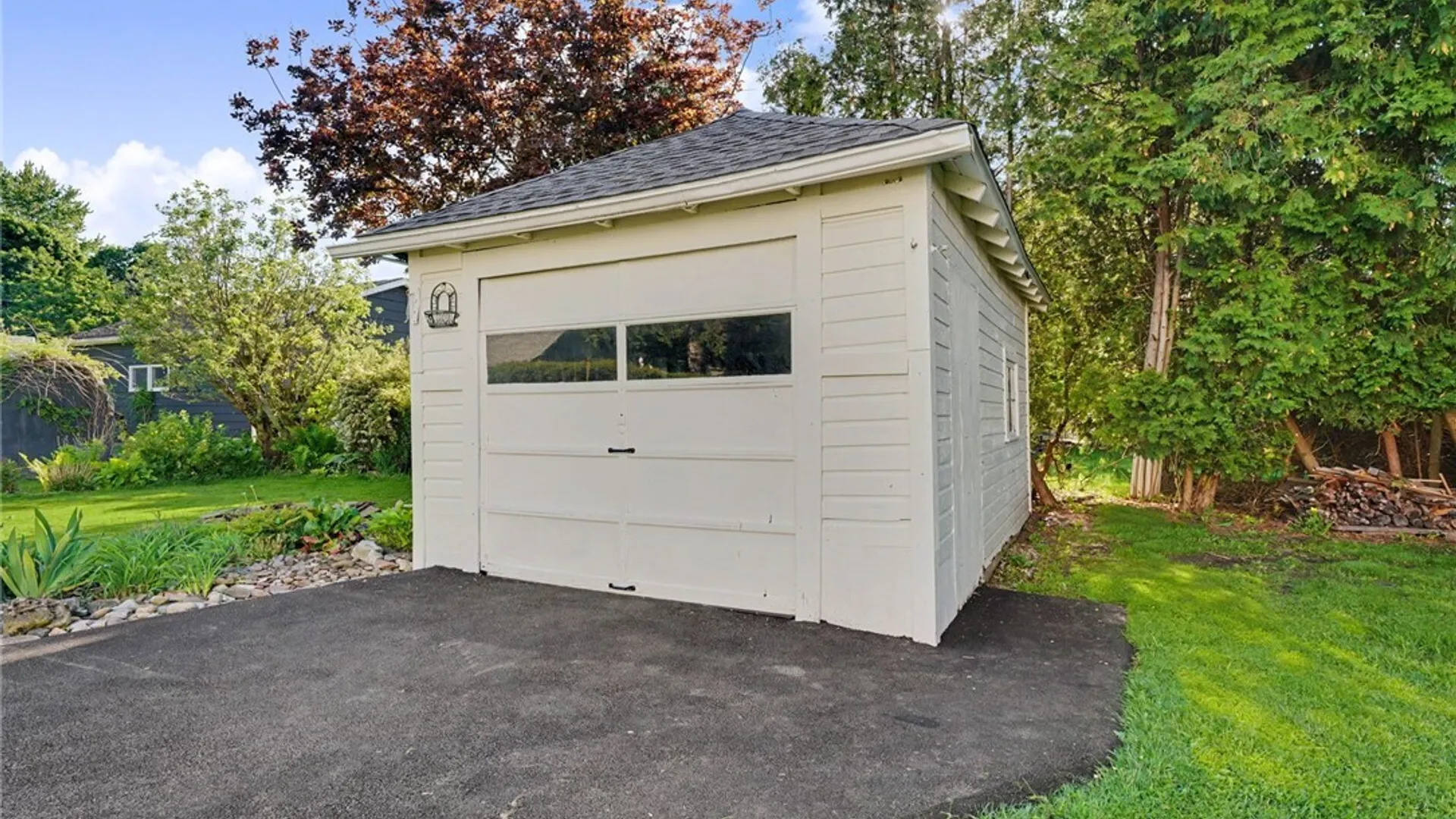 Property at 14 Field Avenue, Lancaster, NY 14086 27