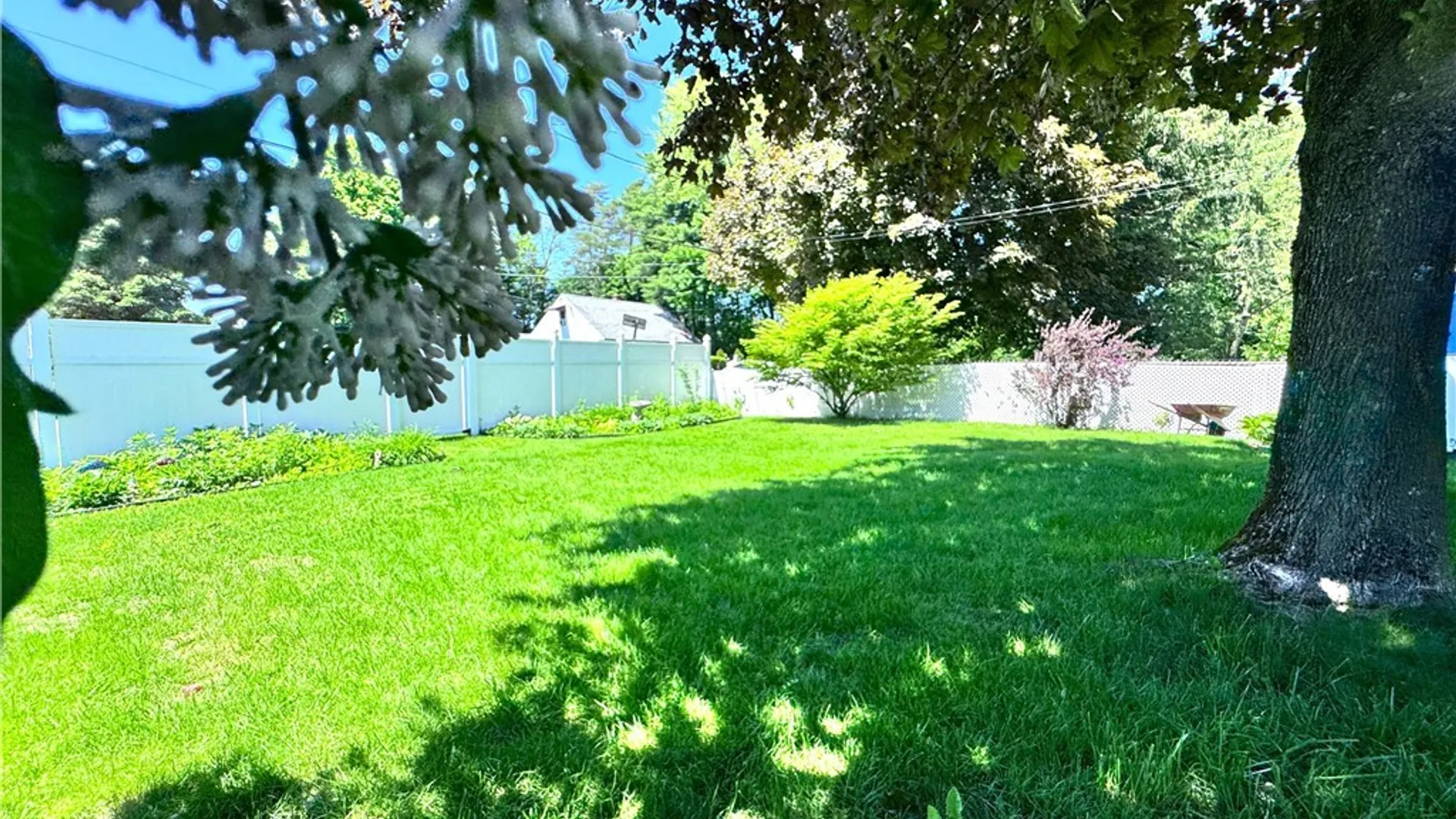 Property at 8 Hara Crescent, New Hartford, NY 13413 14
