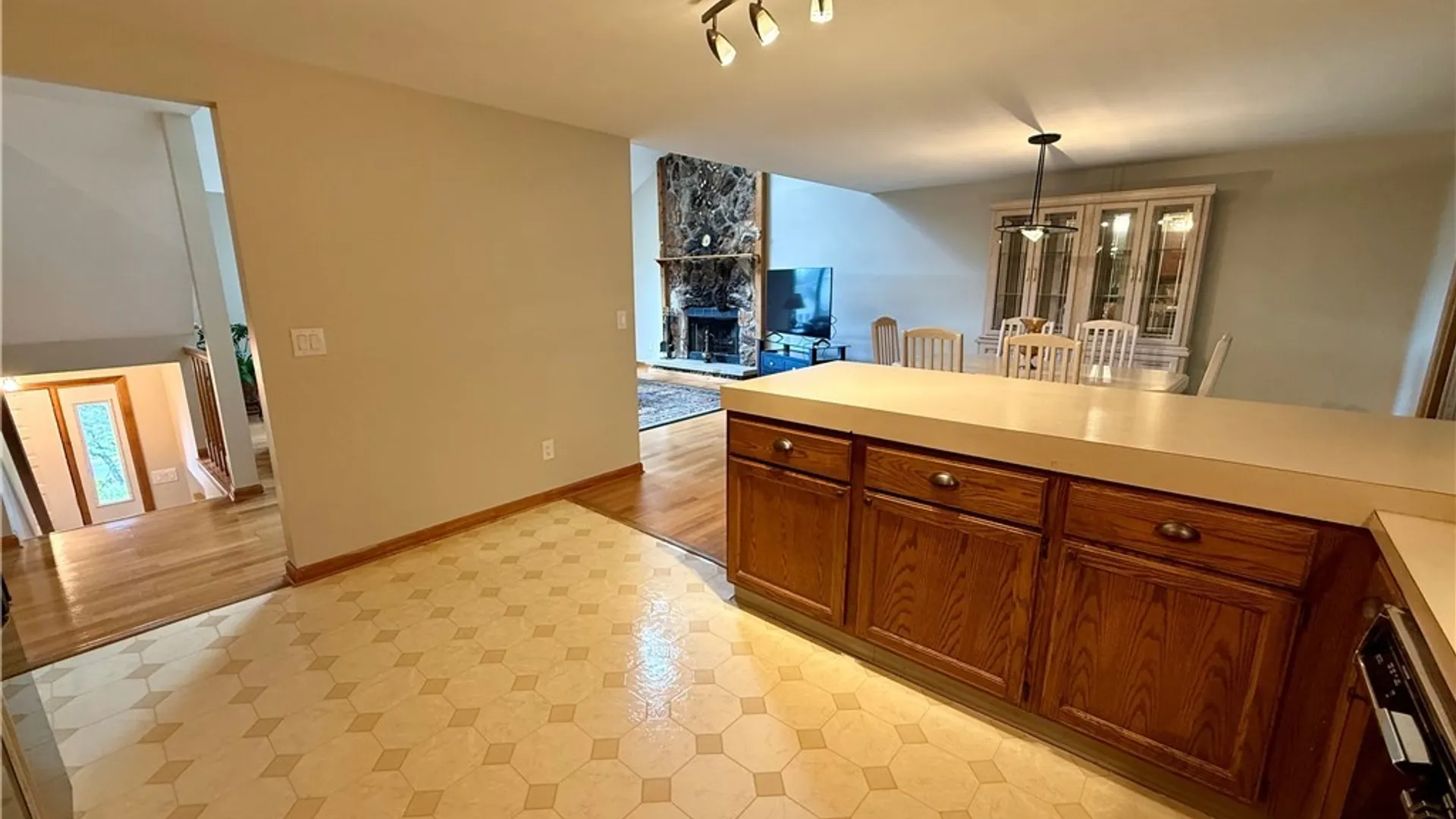 Property at 103 Viceroy Drive, Camillus, NY 13031 11