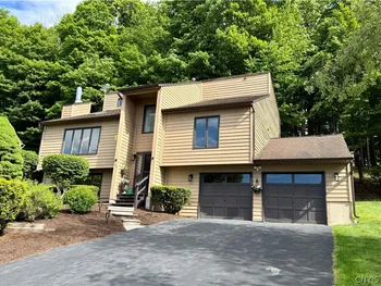 Property at 103 Viceroy Drive, Camillus, NY 13031