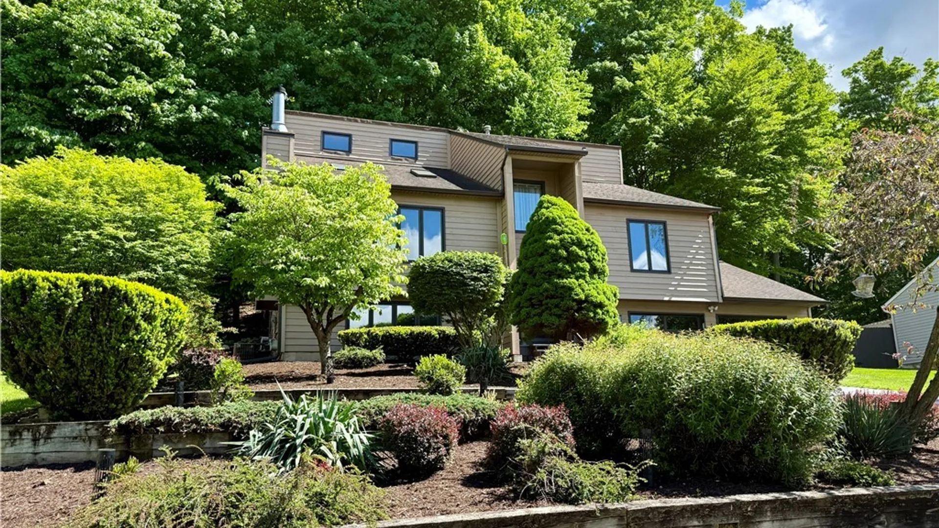Property at 103 Viceroy Drive, Camillus, NY 13031 2