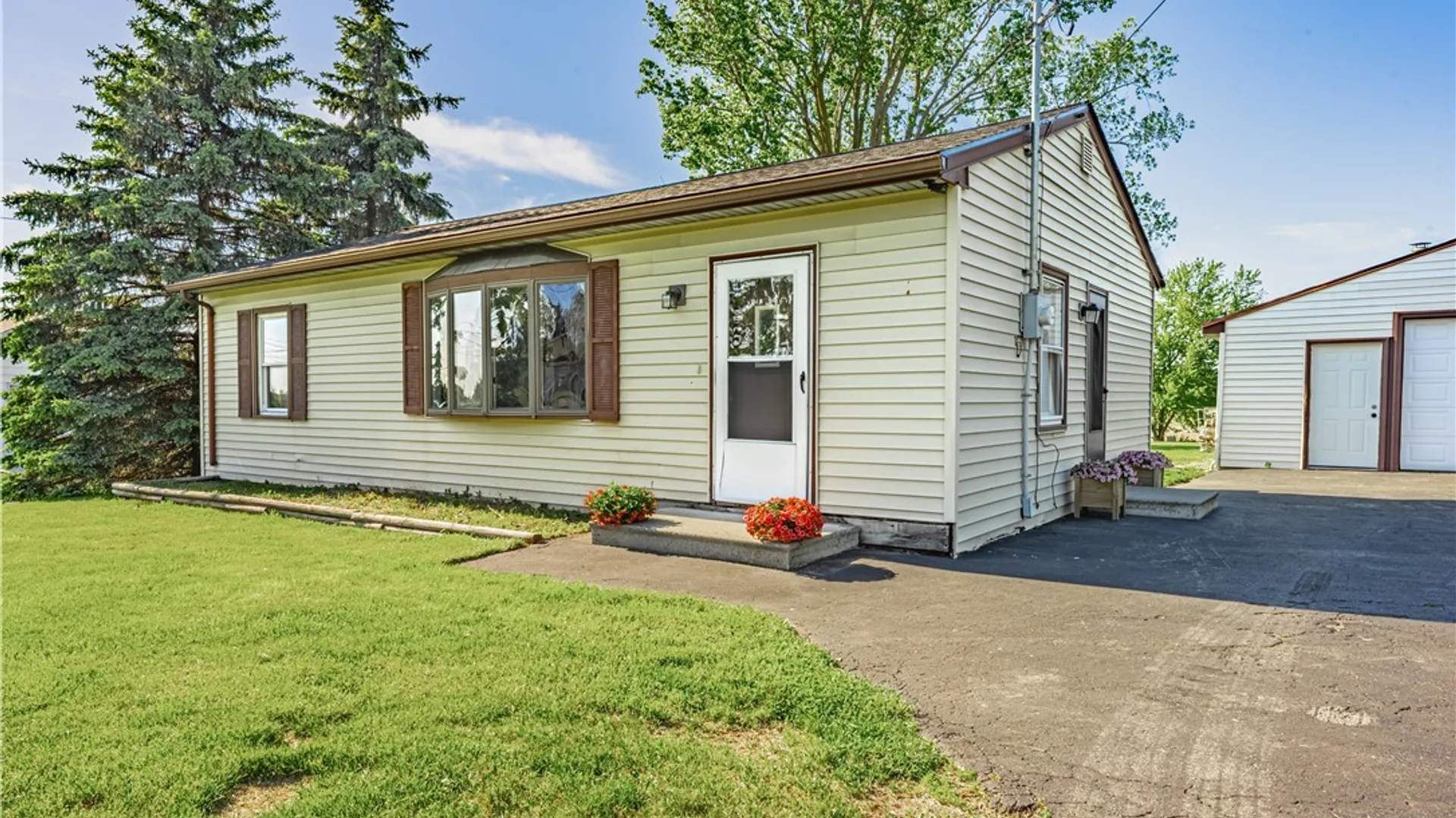 Property at 3541 Saunders Settlement Road, Cambria, NY 14132 3