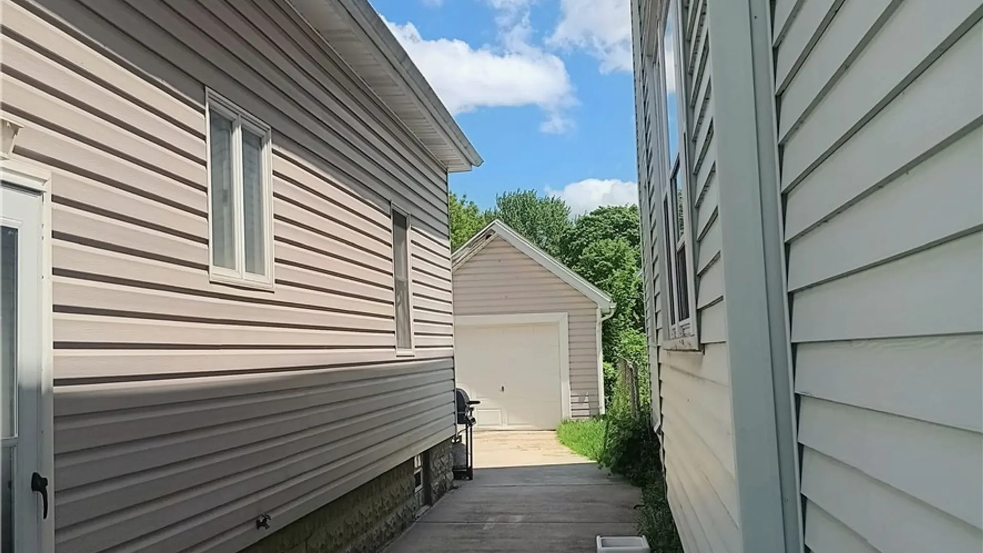 Property at 39 Rosedale St Street, Buffalo, NY 14207 3