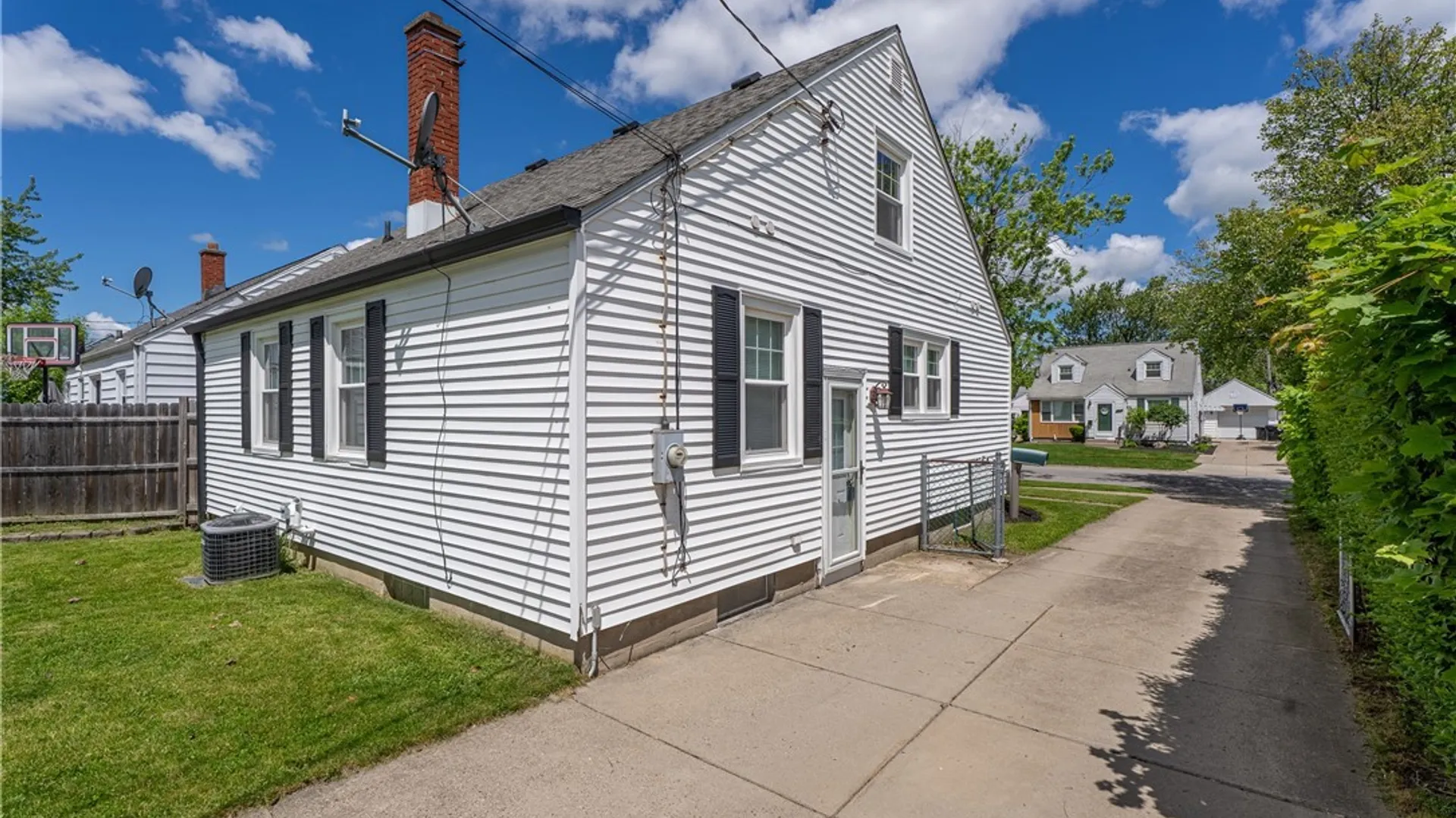 Property at 82 Treadwell Road, Tonawanda, NY 14150 4