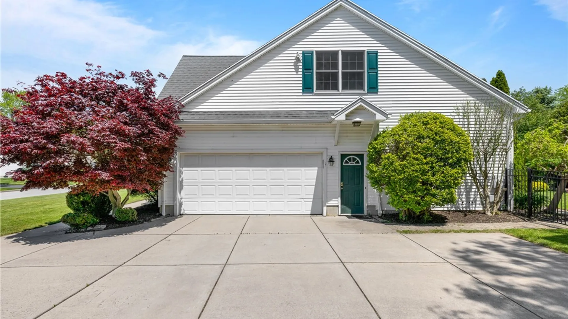 Property at 4169 Foxwood Lane, Clarence, NY 14221 3