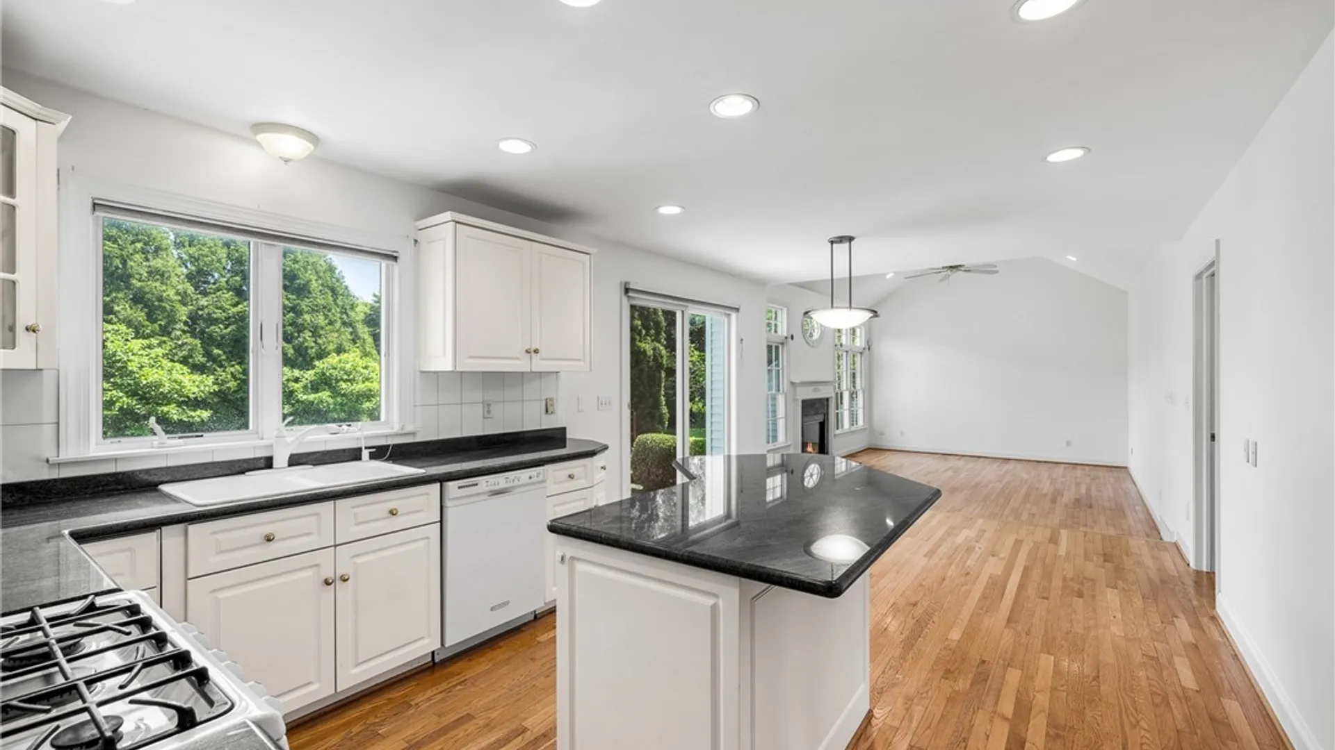 Property at 4169 Foxwood Lane, Clarence, NY 14221 4