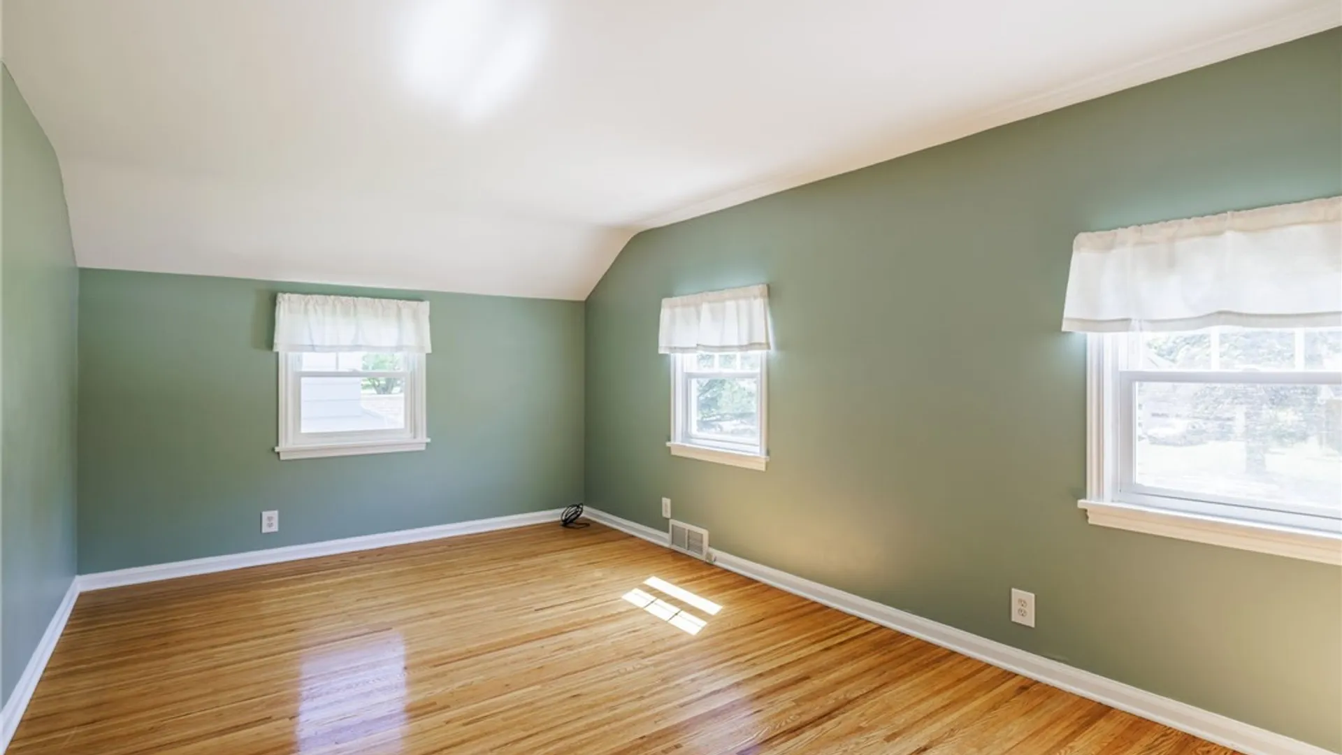 Property at 84 Sydenham Road, Irondequoit, NY 14609 17