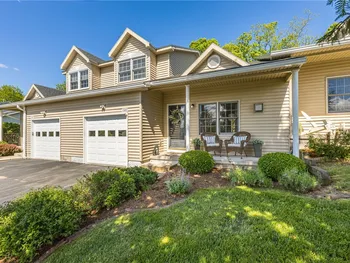 Property at 1320 Courtney Dr, Victor, NY 14564