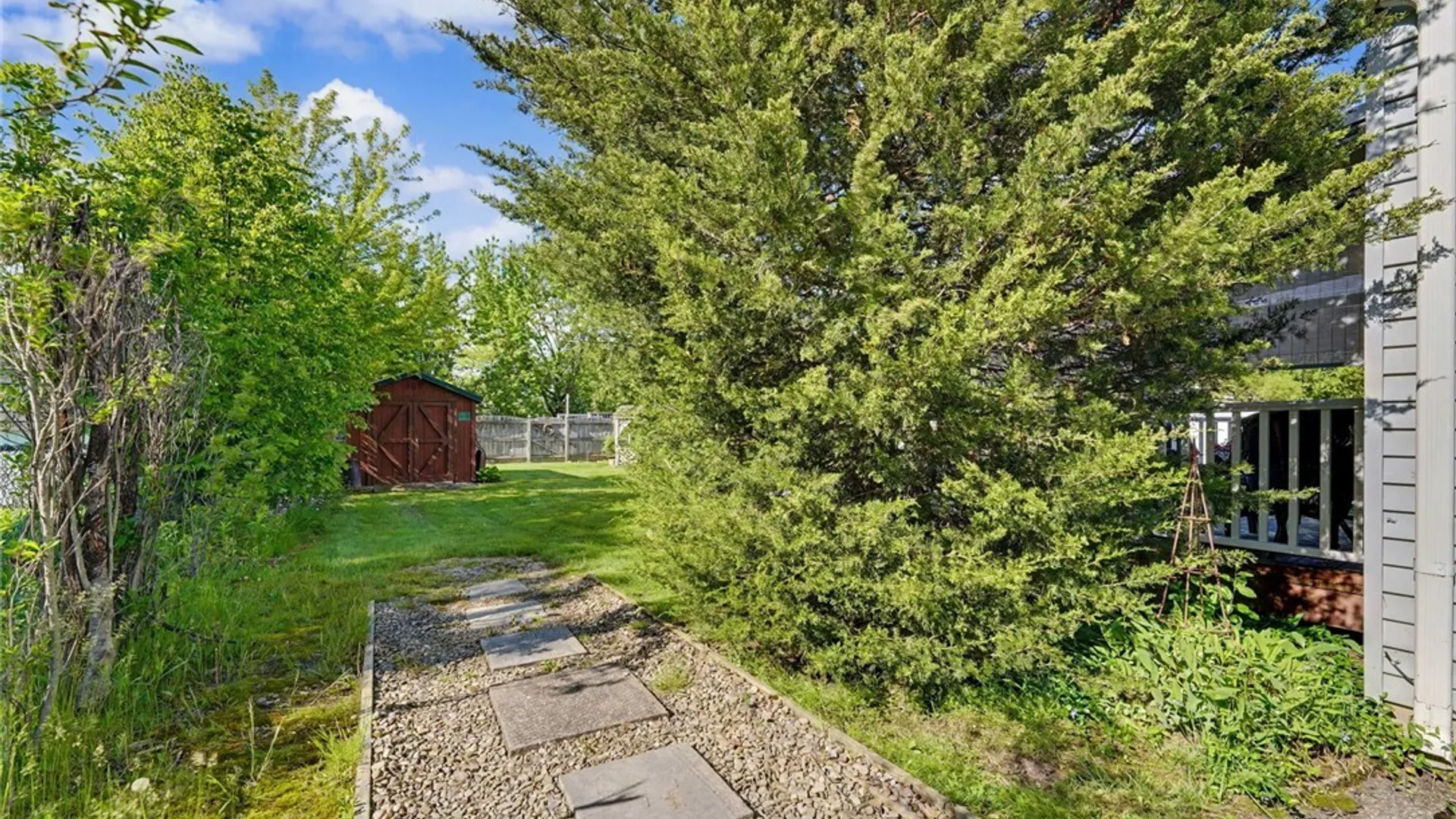 Property at 8 Vermont Place, West Seneca, NY 14224 17