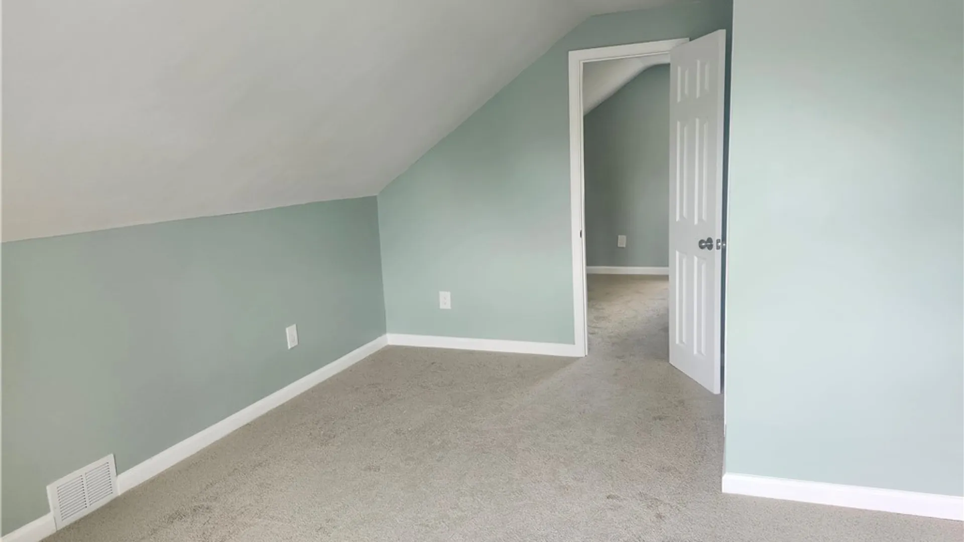 Property at 206 Marilyn Avenue, Salina, NY 13212 12