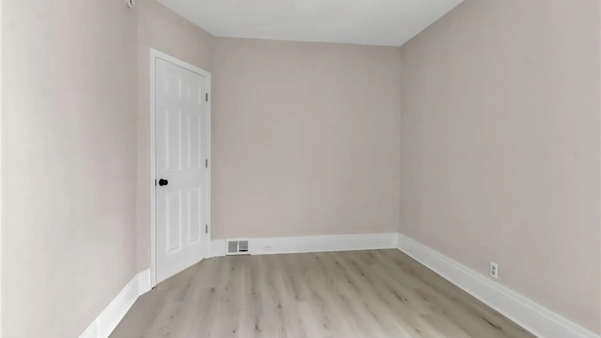 Property at 2514 Delaware Avenue, Buffalo, NY 14216 28
