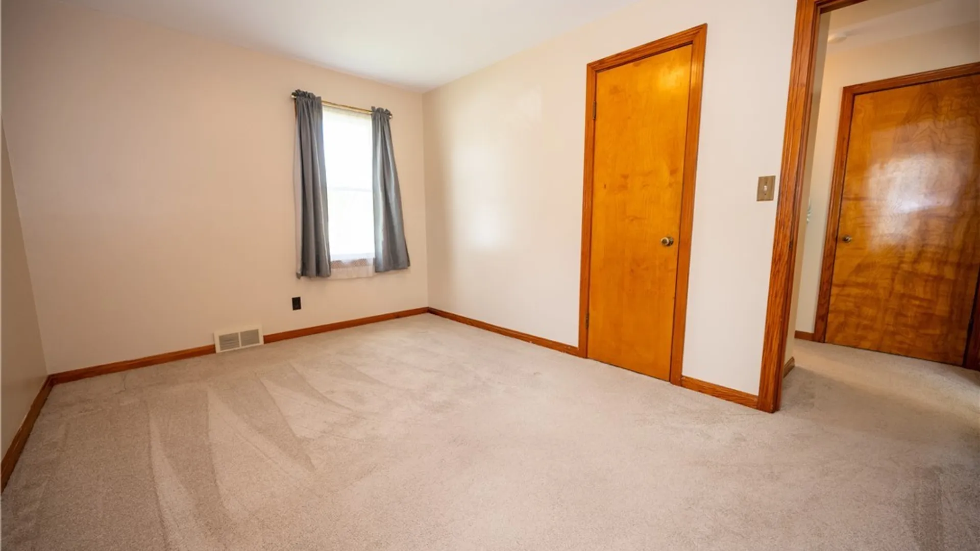 Property at 44 Warren Avenue, West Seneca, NY 14224 16