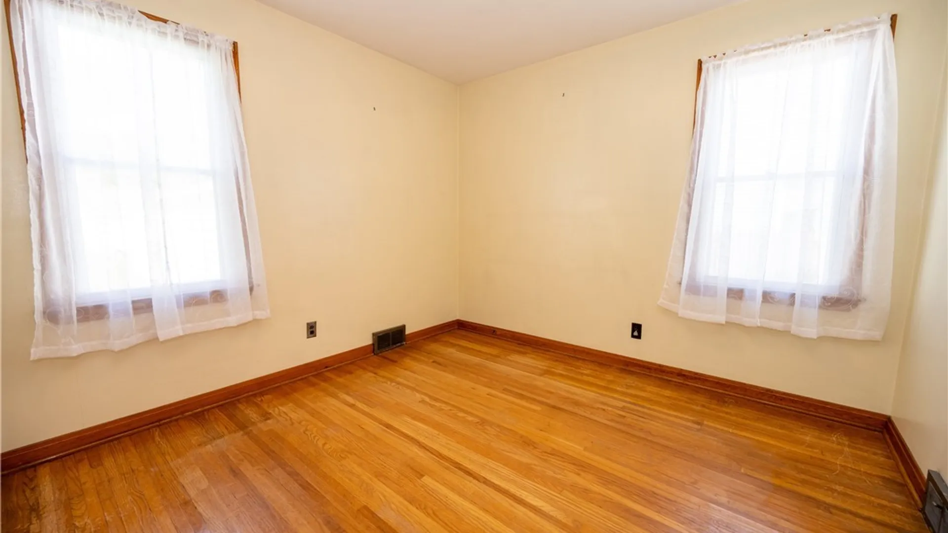 Property at 44 Warren Avenue, West Seneca, NY 14224 23