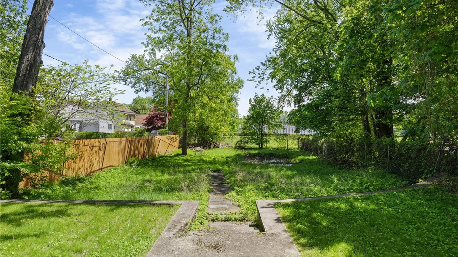 Property at 674 Merchants Road, Rochester, NY 14609 44