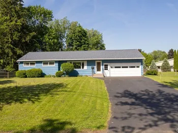 Property at 3 Trelign Drive, Cicero, NY 13212