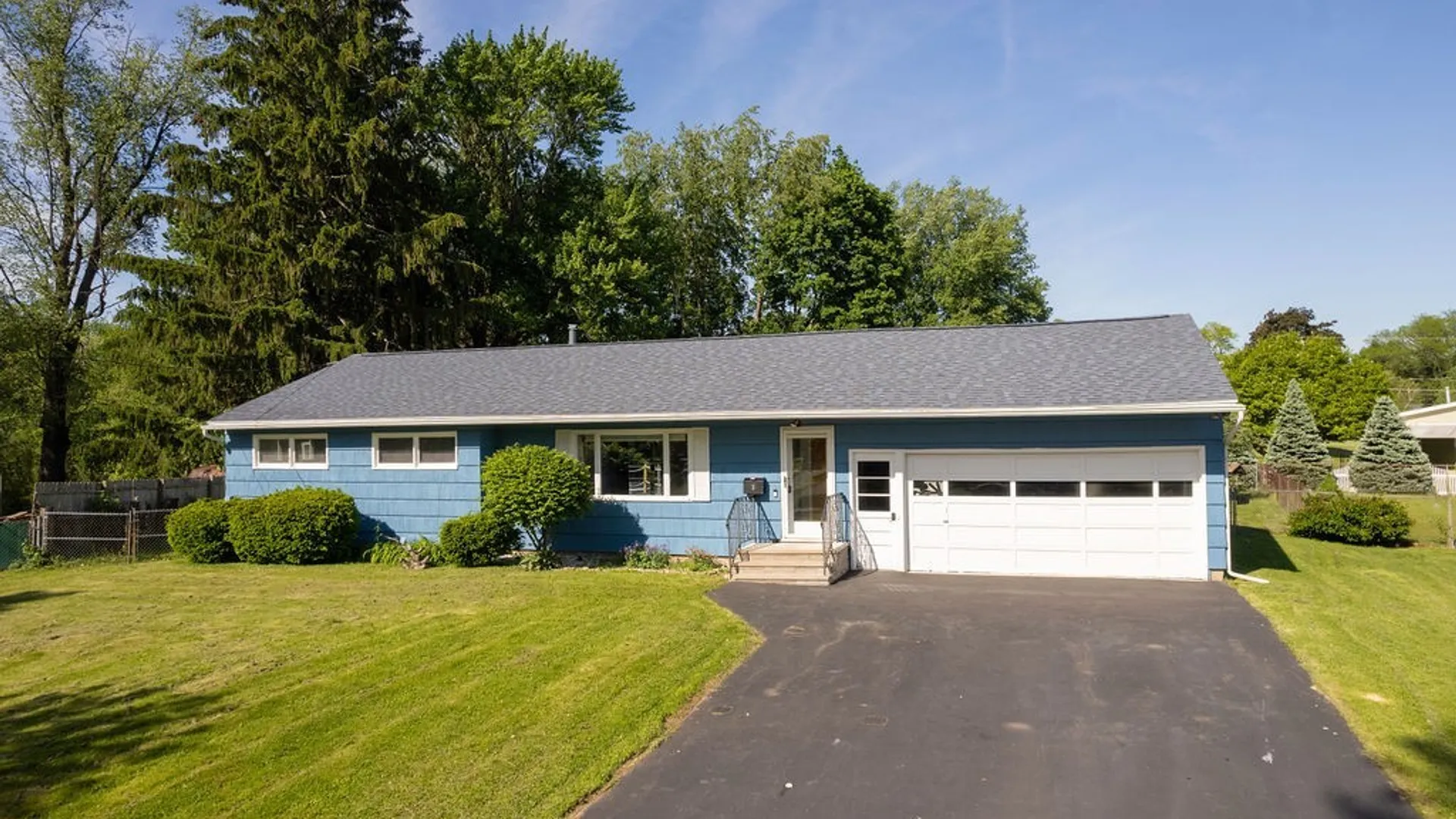 Property at 3 Trelign Drive, Cicero, NY 13212 3