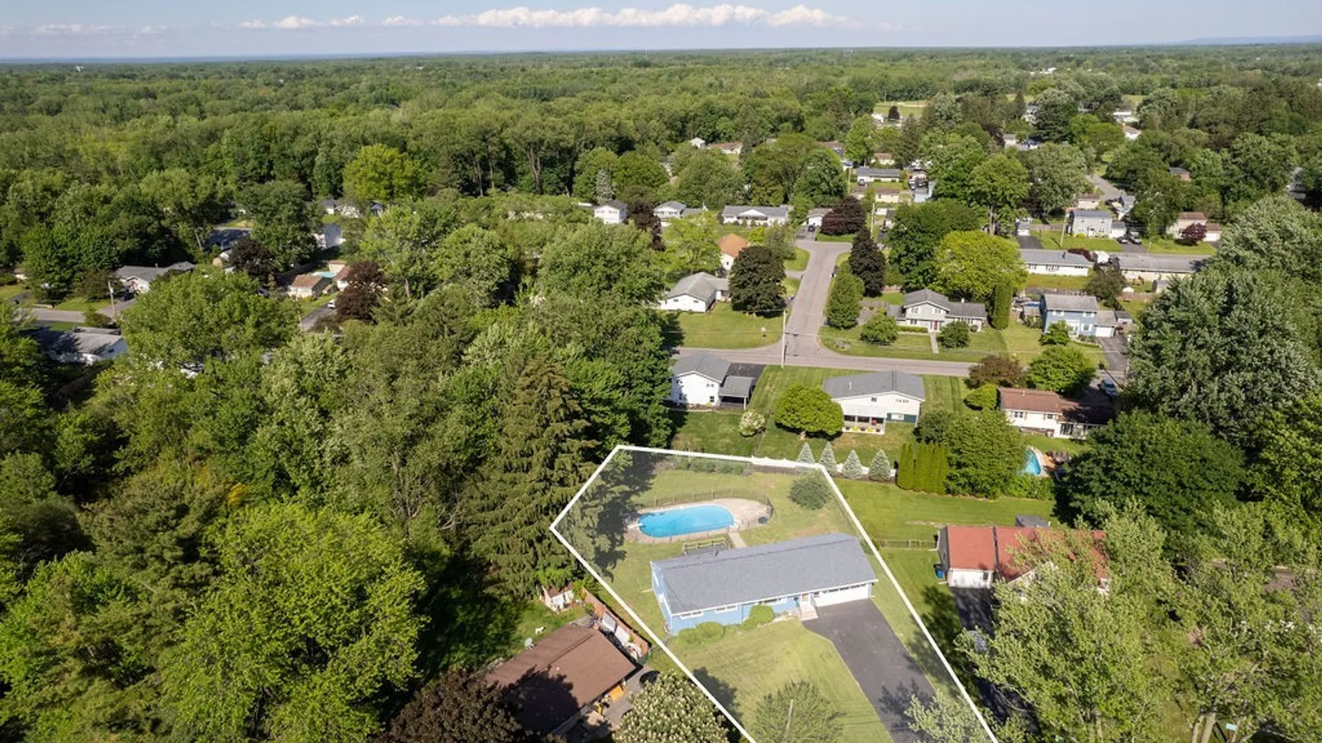 Property at 3 Trelign Drive, Cicero, NY 13212 34