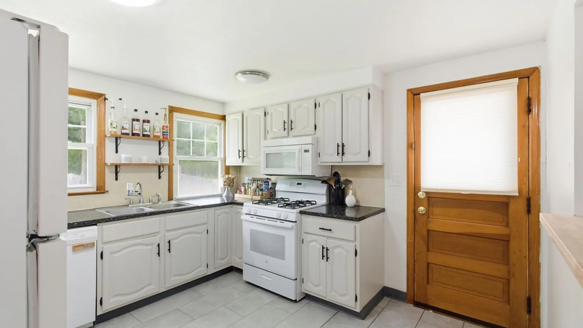 Property at 402 Beverly Drive, Camillus, NY 13219 13
