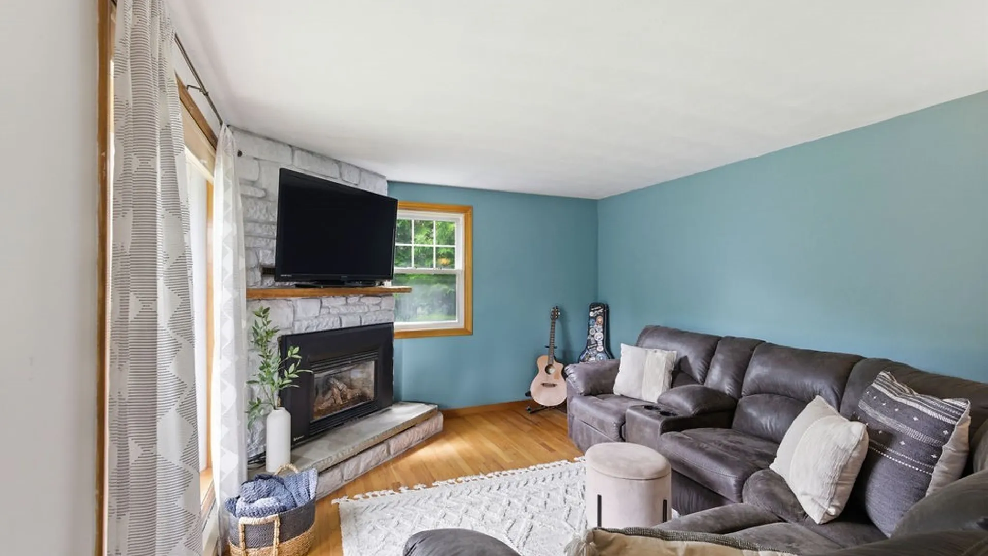 Property at 402 Beverly Drive, Camillus, NY 13219 4
