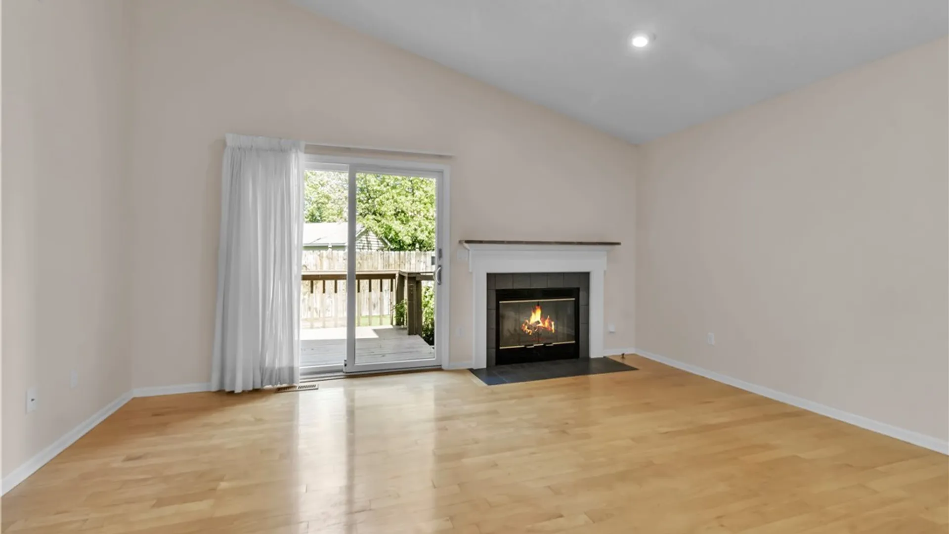Property at 14 Woodpointe, Amherst, NY 14221 13