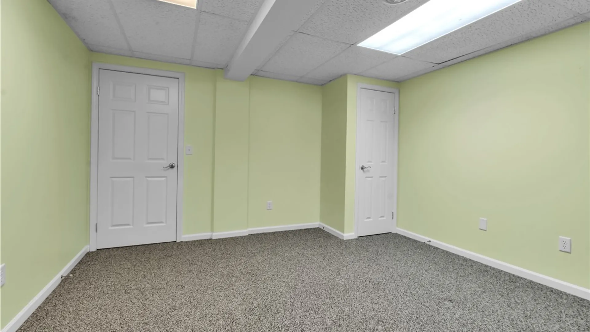 Property at 14 Woodpointe, Amherst, NY 14221 31