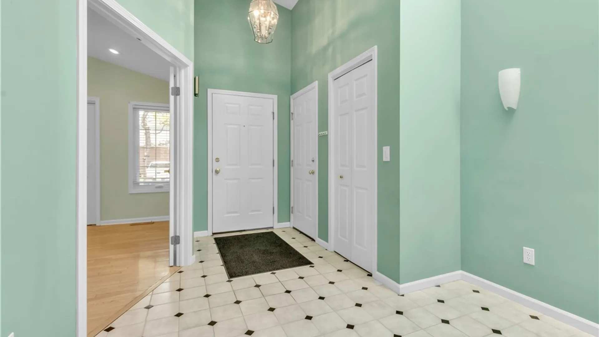 Property at 14 Woodpointe, Amherst, NY 14221 6