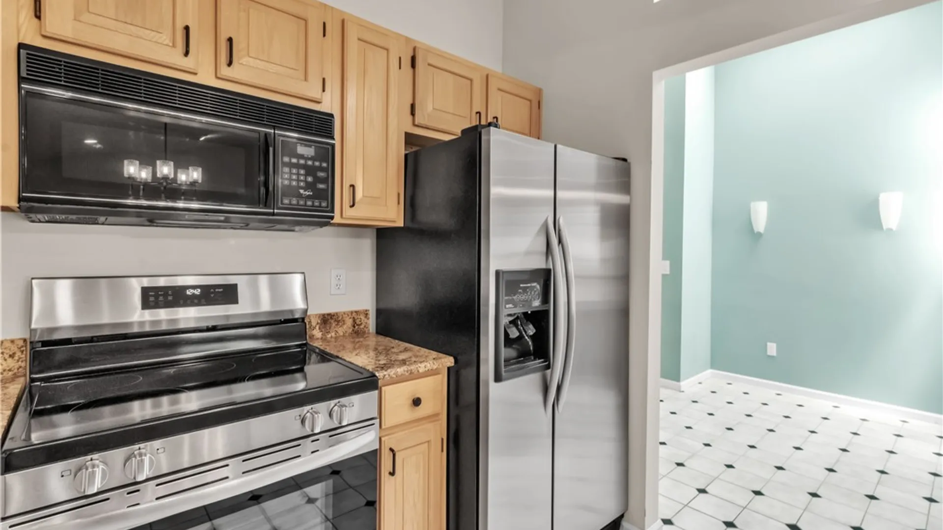 Property at 14 Woodpointe, Amherst, NY 14221 8