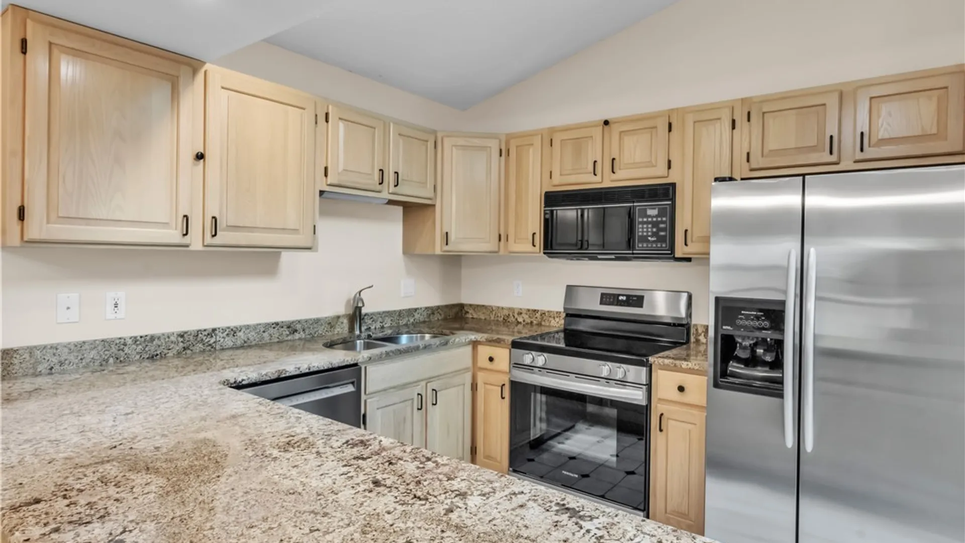 Property at 14 Woodpointe, Amherst, NY 14221 9