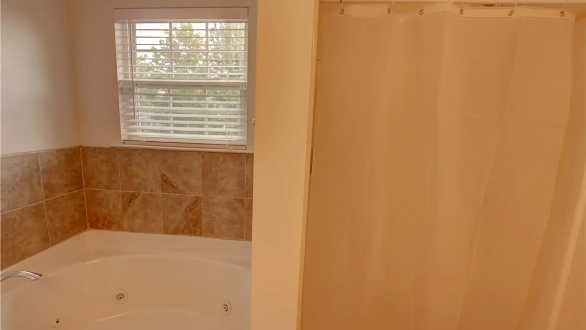 Property at 13 Scooter Lane, Hamburg, NY 14075 32