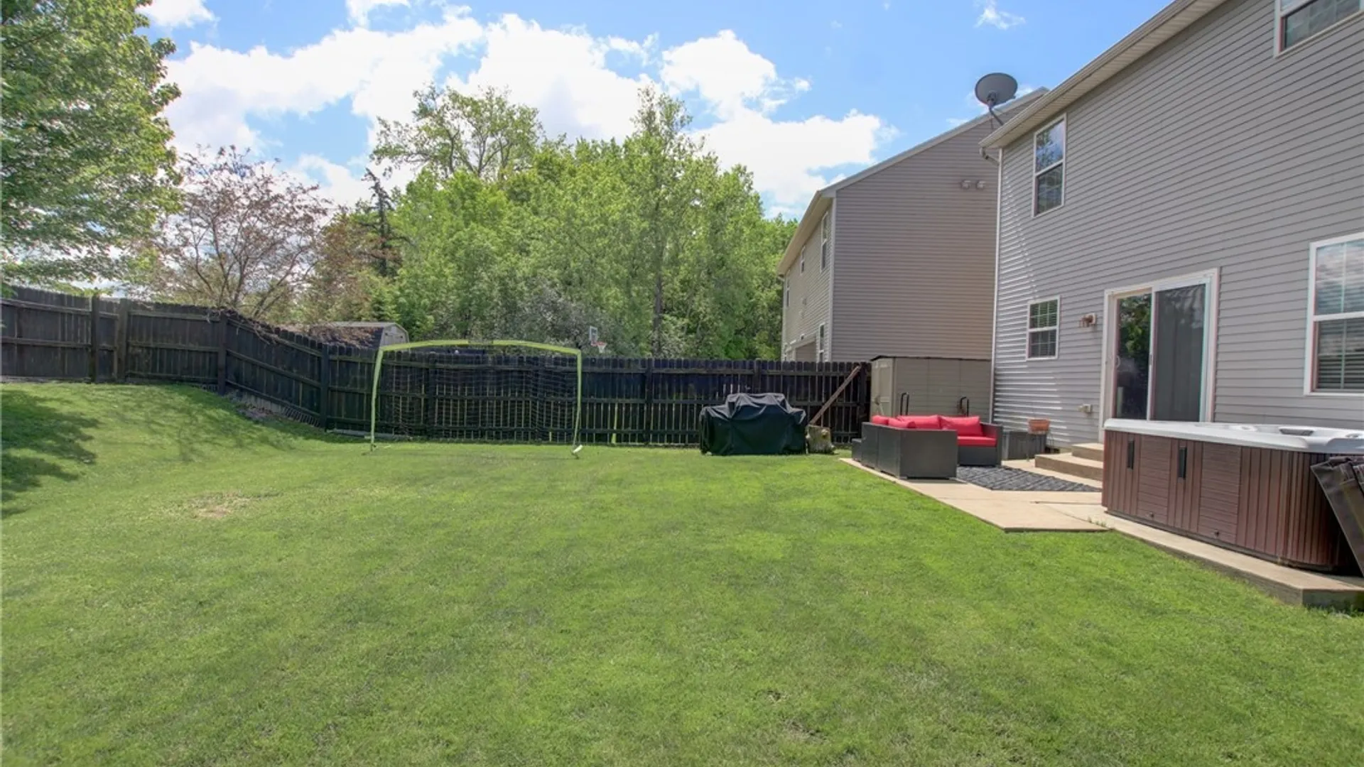 Property at 13 Scooter Lane, Hamburg, NY 14075 5