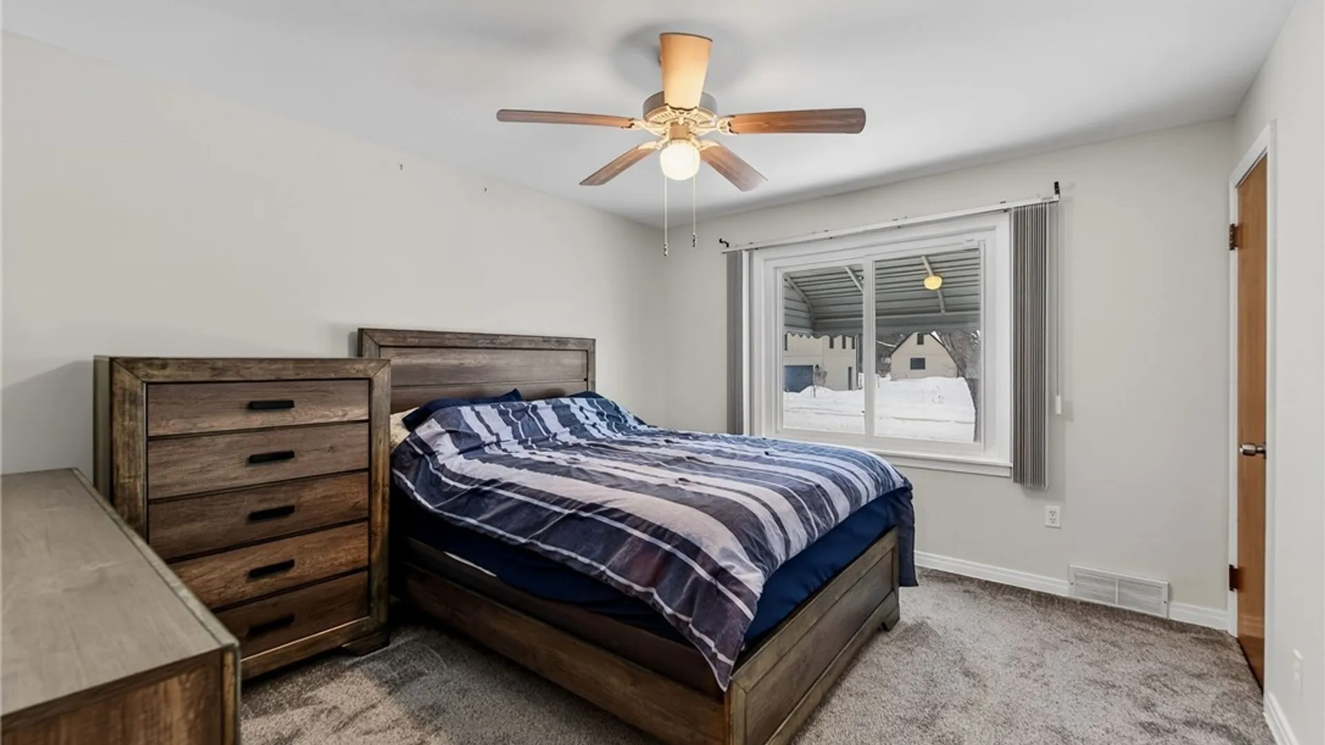 Property at 1009 Pasadena Avenue, Niagara Falls, NY 14304 14