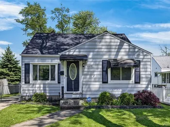 Property at 1009 Pasadena Avenue, Niagara Falls, NY 14304