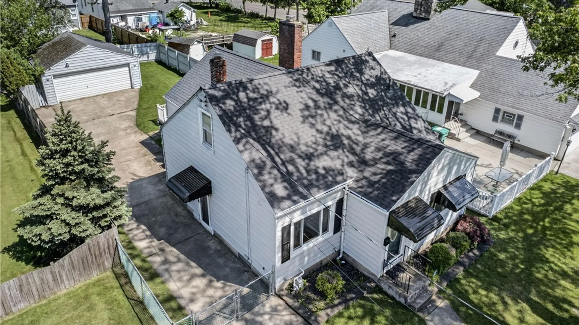Property at 1009 Pasadena Avenue, Niagara Falls, NY 14304 2