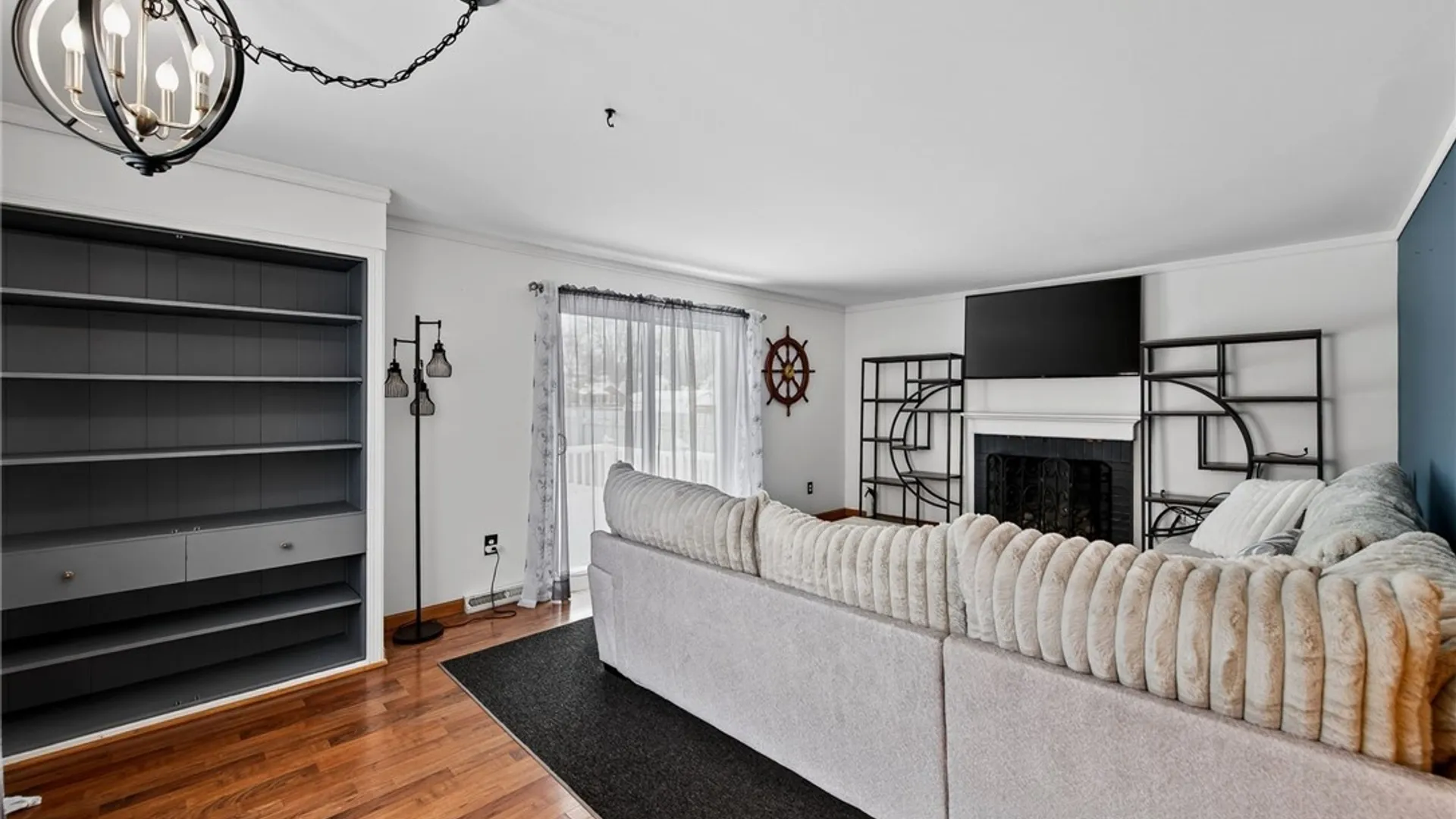 Property at 1009 Pasadena Avenue, Niagara Falls, NY 14304 4