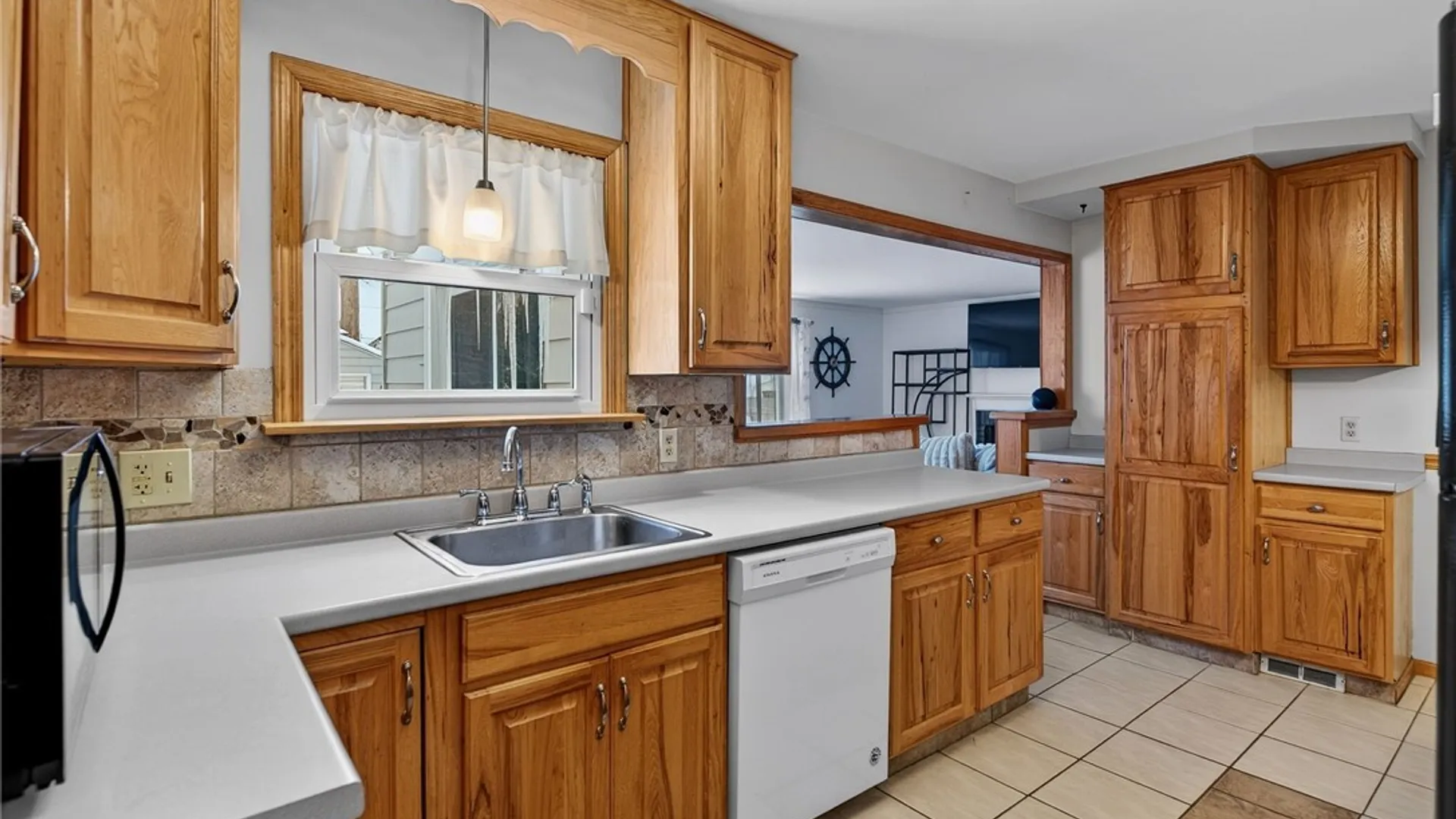 Property at 1009 Pasadena Avenue, Niagara Falls, NY 14304 7
