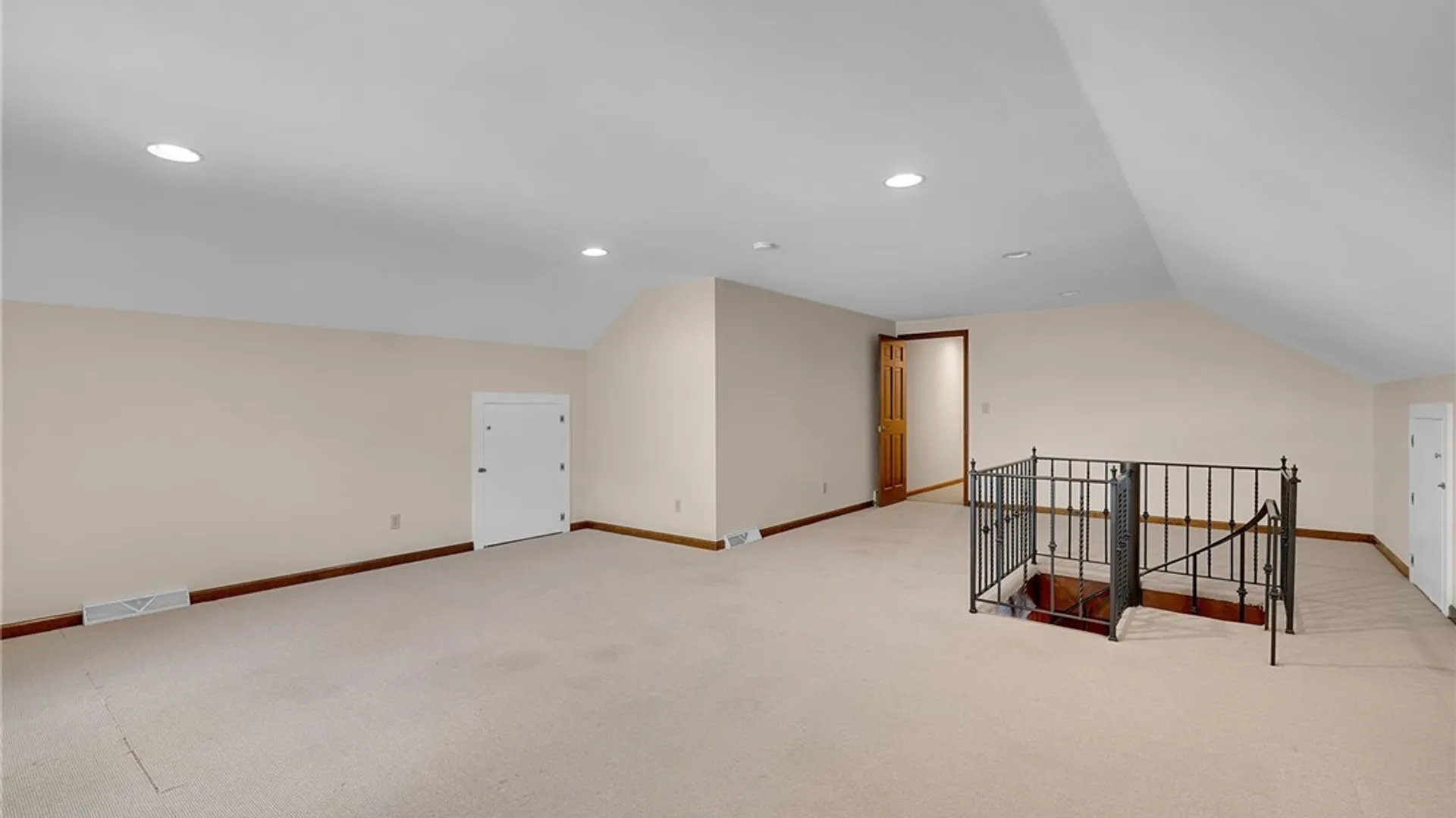 Property at 266 Wellingwood Drive, Amherst, NY 14051 42
