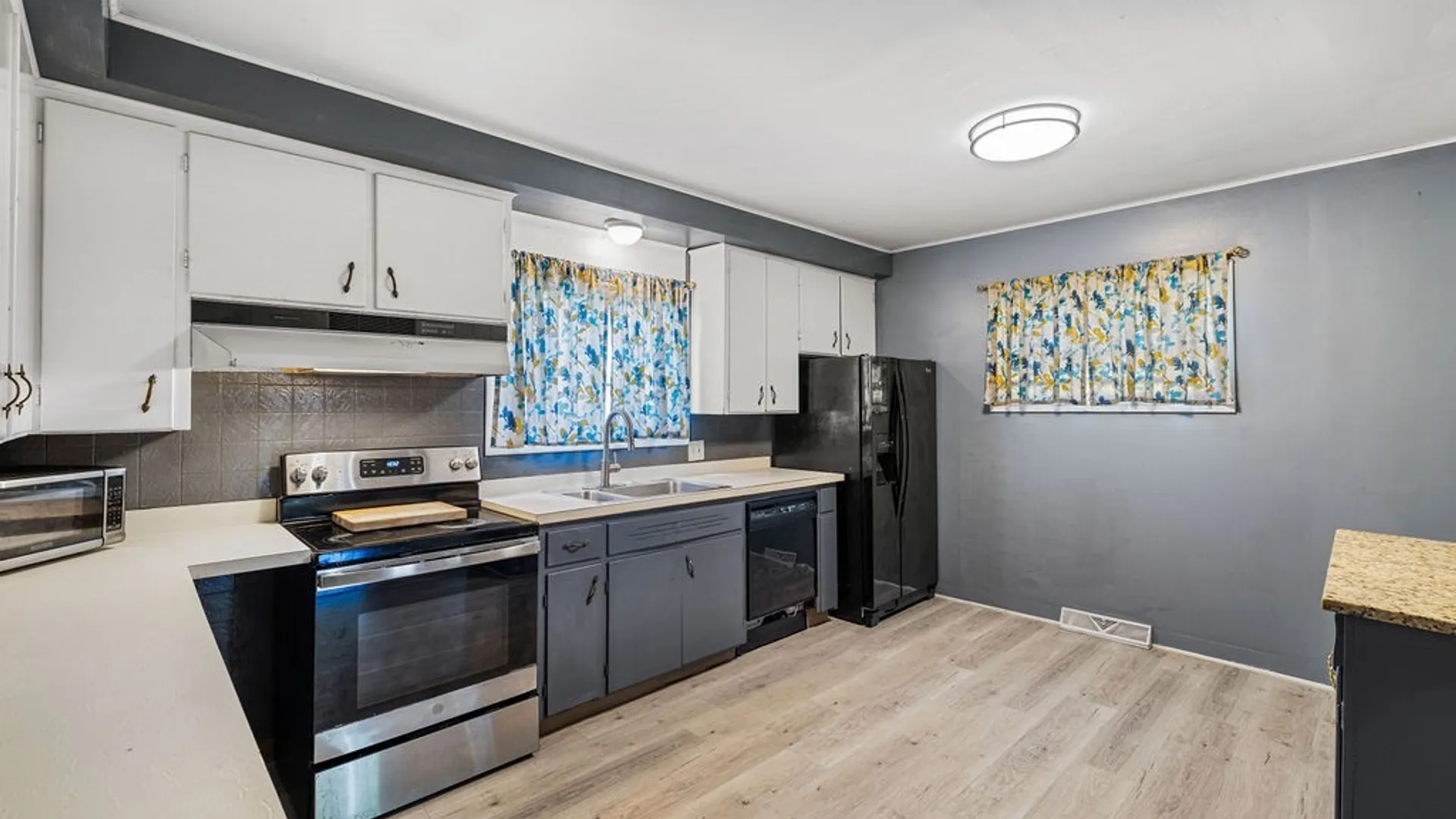Property at 1717 Willow Avenue, Niagara Falls, NY 14305 6