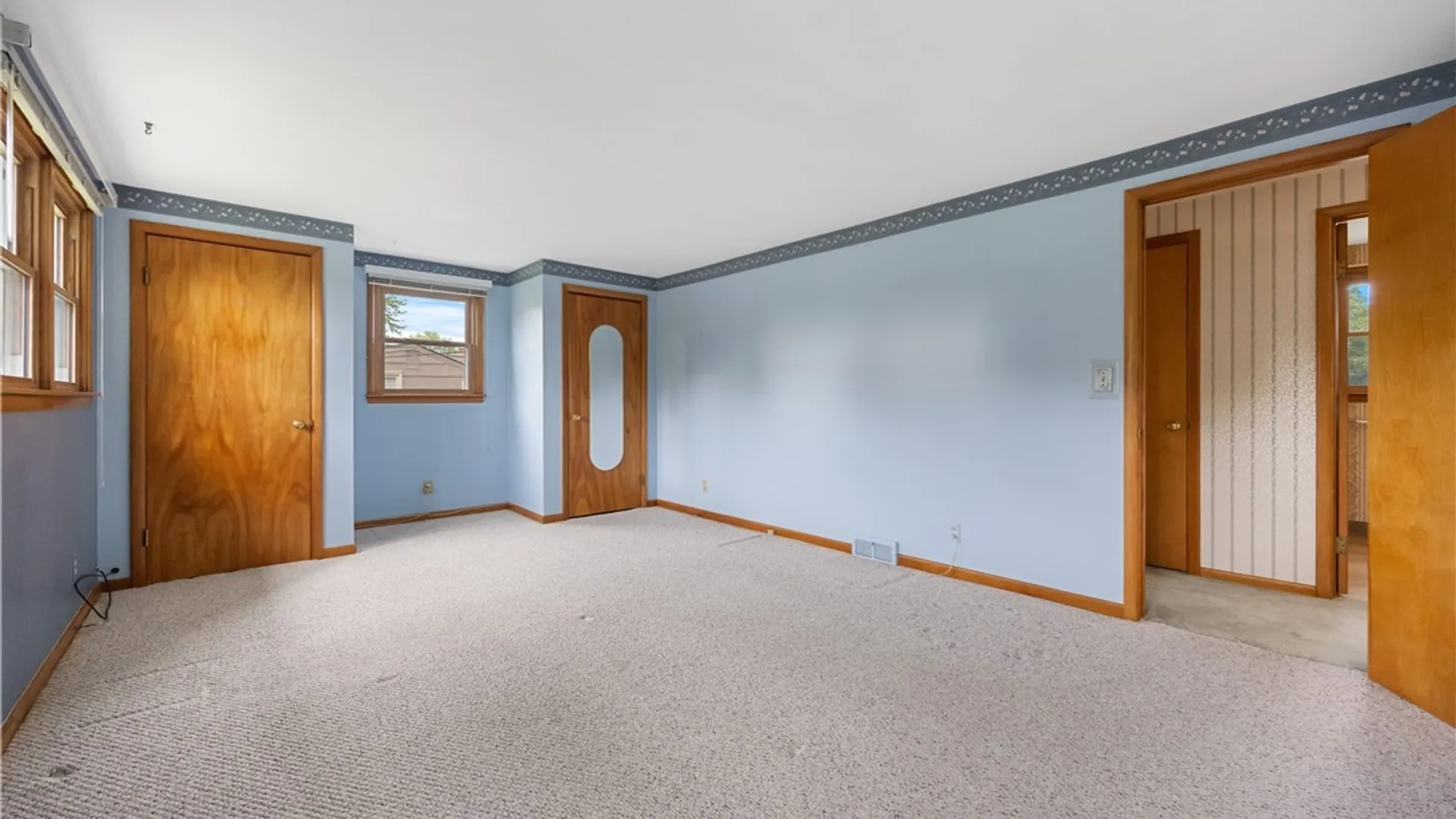 Property at 202 E Arbordale Road, Camillus, NY 13219 16