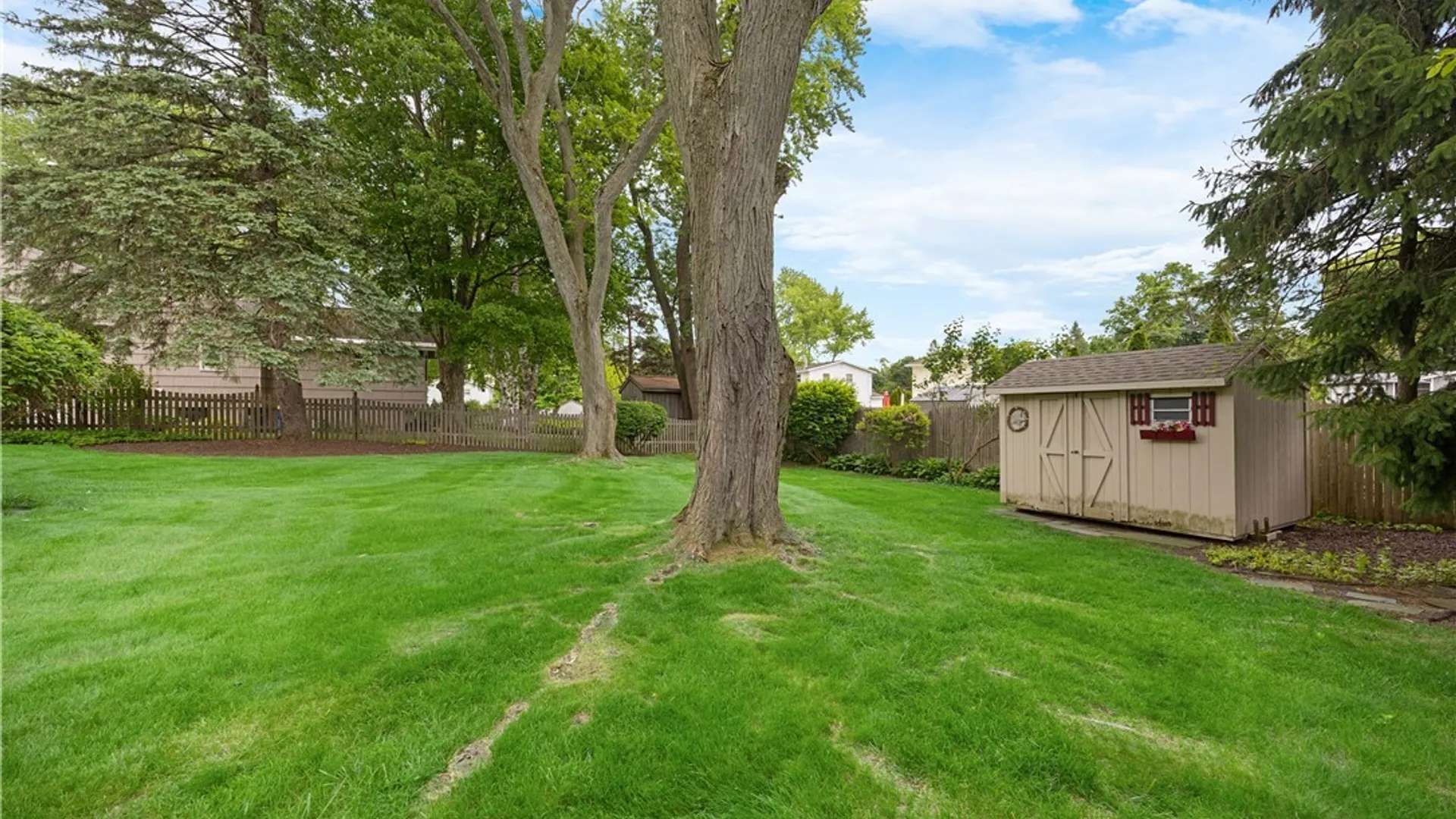 Property at 202 E Arbordale Road, Camillus, NY 13219 21