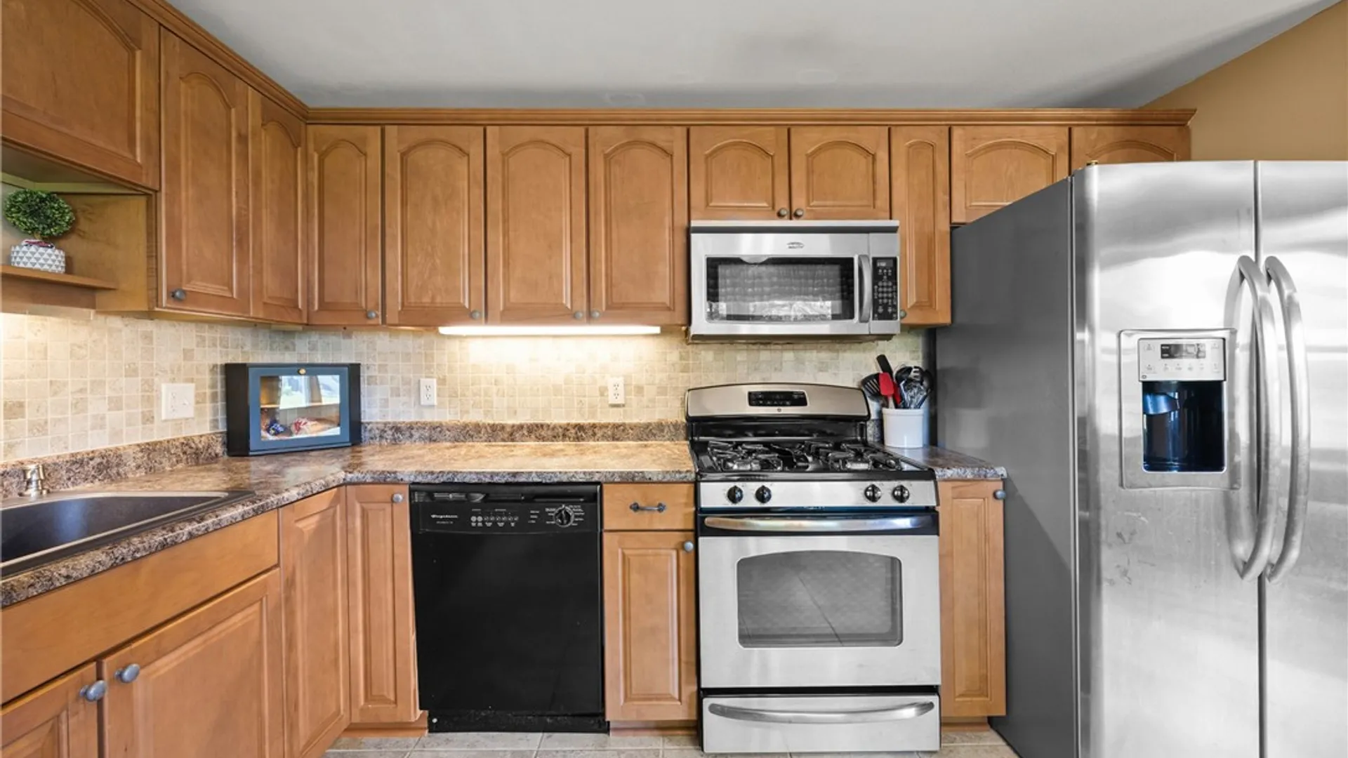 Property at 648 Meadowbriar Road, Greece, NY 14616 10