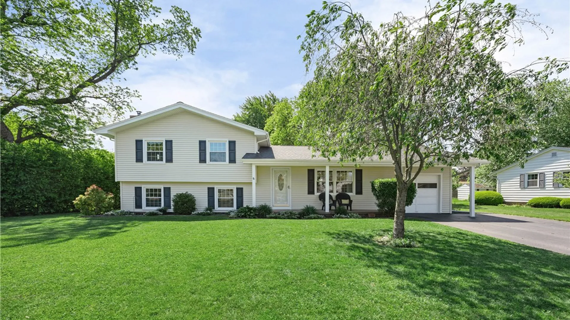 Property at 648 Meadowbriar Road, Greece, NY 14616 4