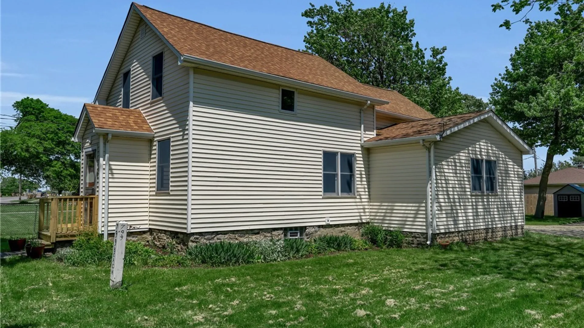 Property at 799 Beach Road, Cheektowaga, NY 14225 3