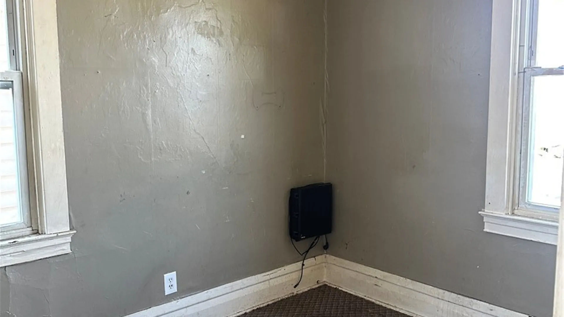 Property at 81 Aldrich Place, Buffalo, NY 14220 11